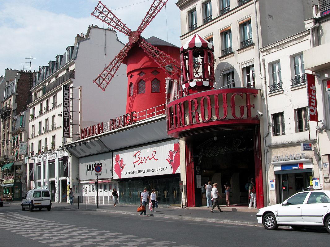 Paris 17 Moulin Rouge Outside 